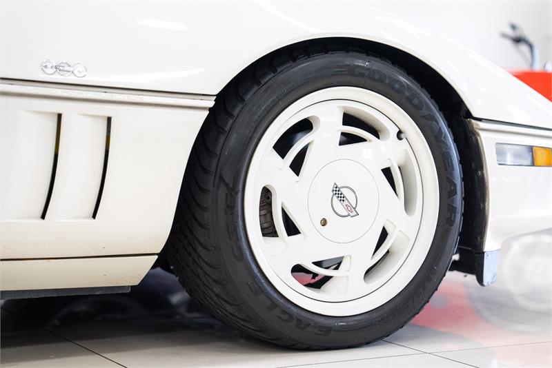 1988 CHEVROLET CORVETTE 35TH ANNIVERSARY 3 SP AUTOMATIC 2D TARGA