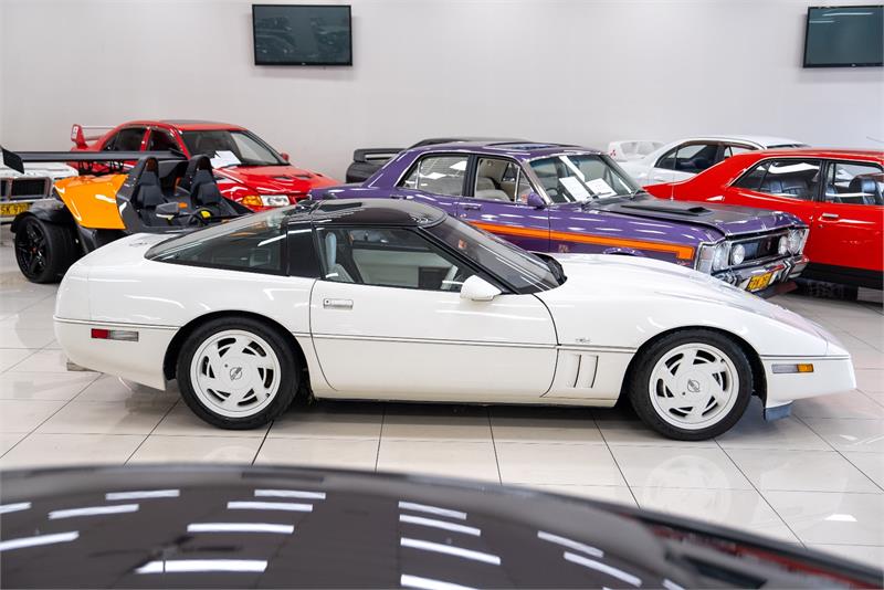 1988 CHEVROLET CORVETTE 35TH ANNIVERSARY 3 SP AUTOMATIC 2D TARGA