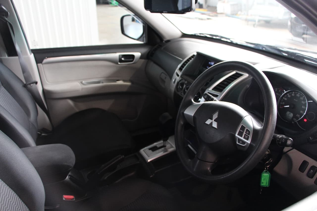 2012 MITSUBISHI CHALLENGER PB SPORTS AUTOMATIC WAGON