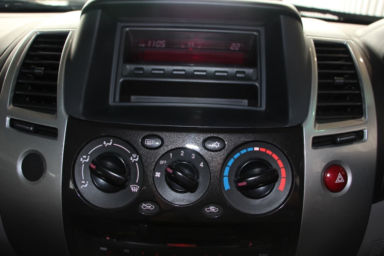 2012 MITSUBISHI CHALLENGER PB SPORTS AUTOMATIC WAGON
