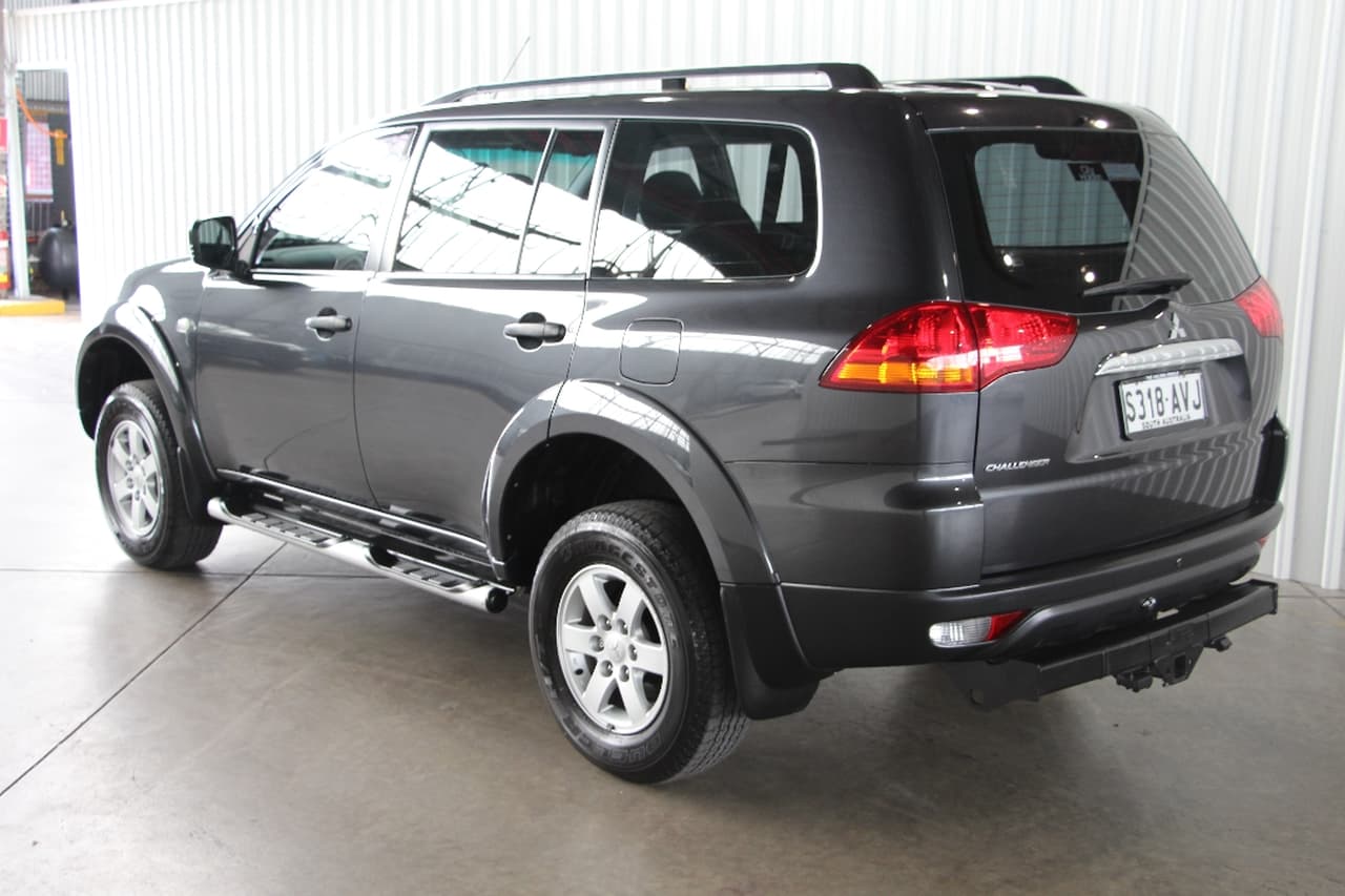 2012 MITSUBISHI CHALLENGER PB SPORTS AUTOMATIC WAGON