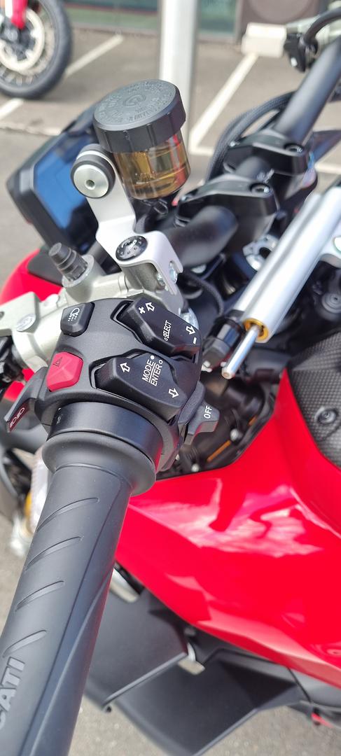 2021 DUCATI STREETFIGHTER V4 SPORTS