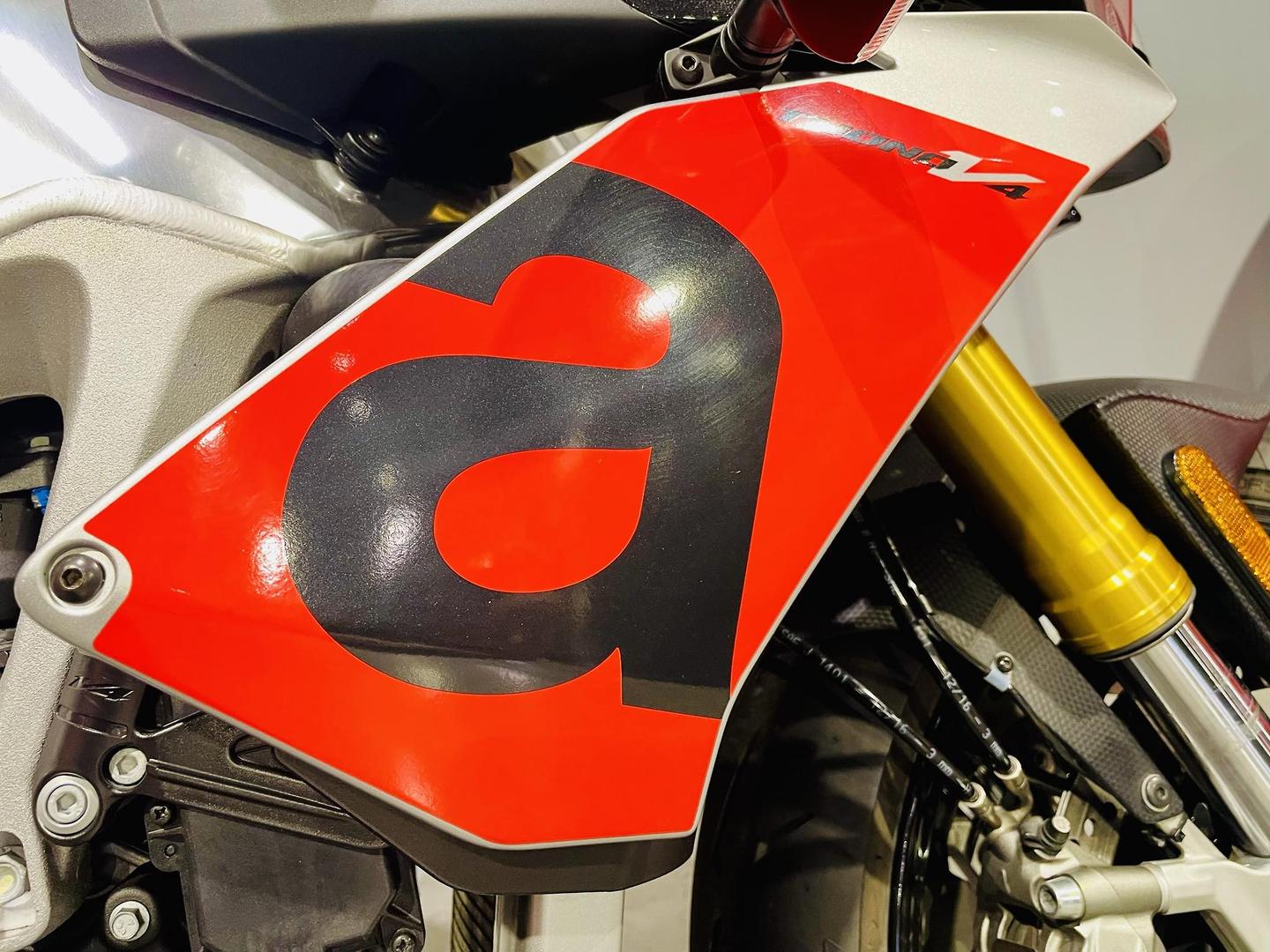 2017 APRILIA TUONO V4 1100 RR SPORTS
