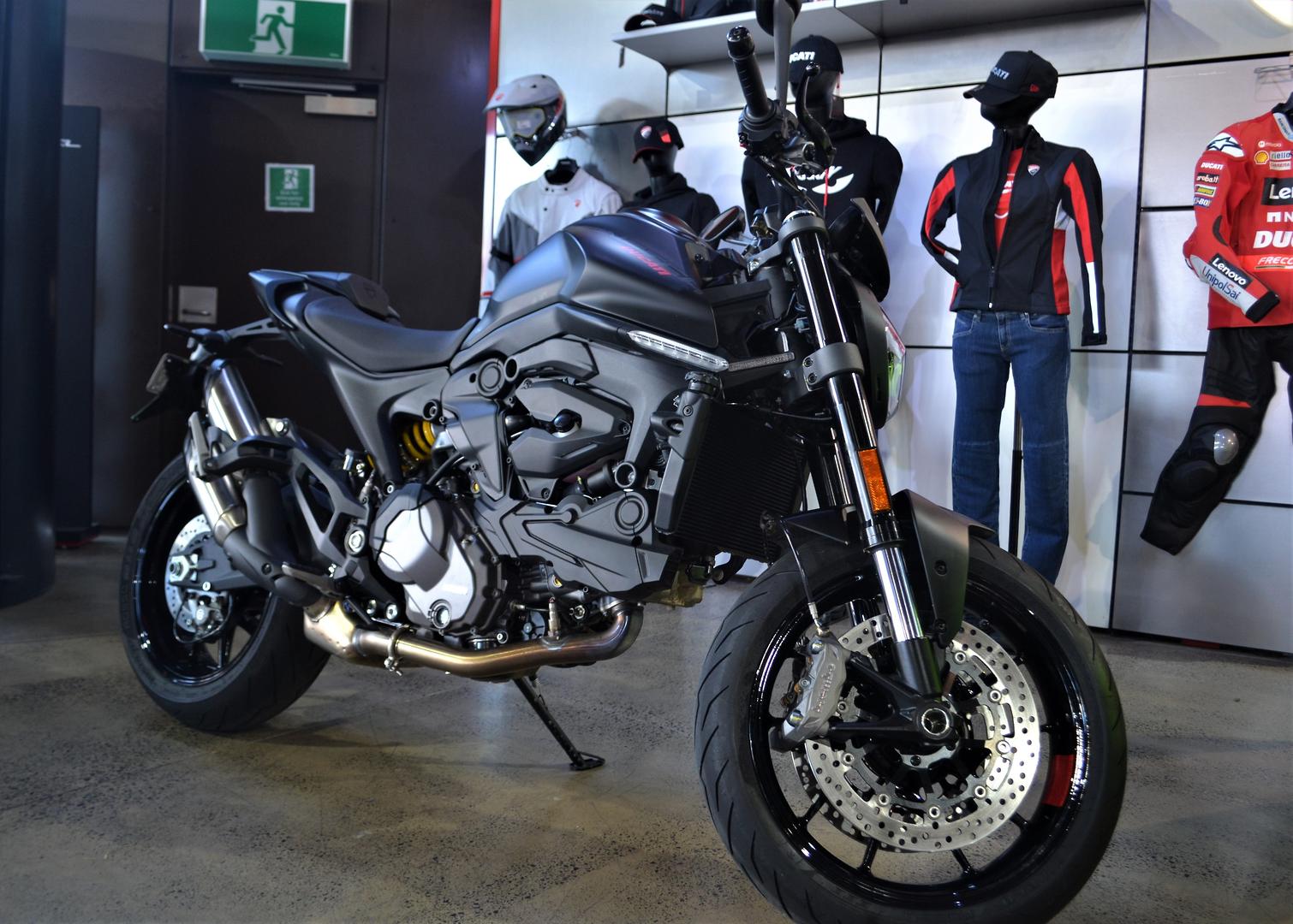 2022 DUCATI MONSTER + 937 ROAD