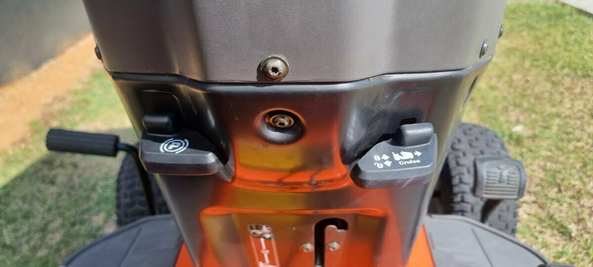 2015 HUSQVARNA TC238 RIDE ON MOWER