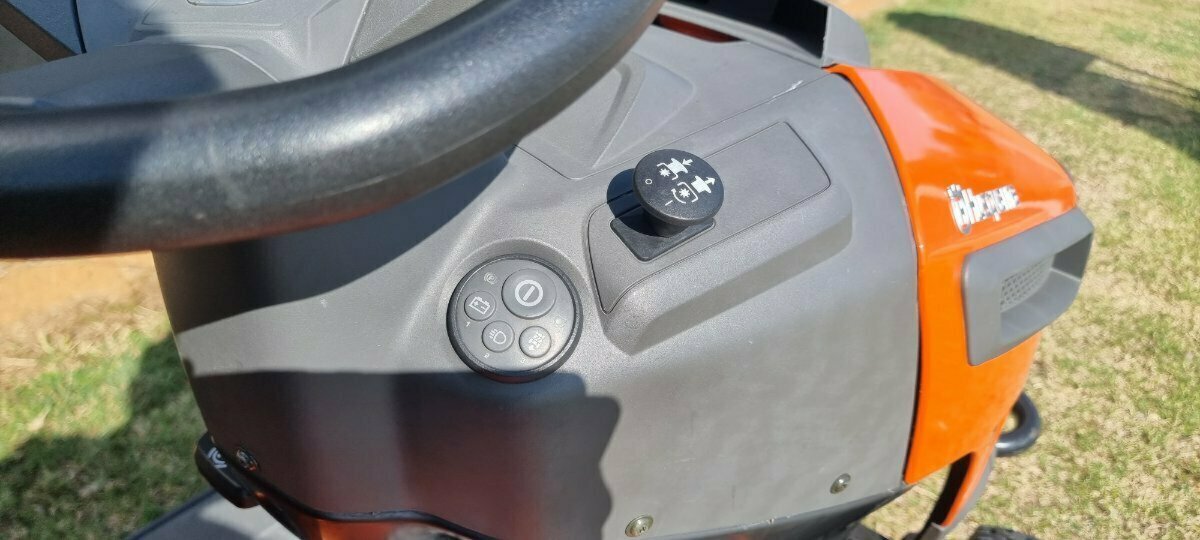 2015 HUSQVARNA TC238 RIDE ON MOWER