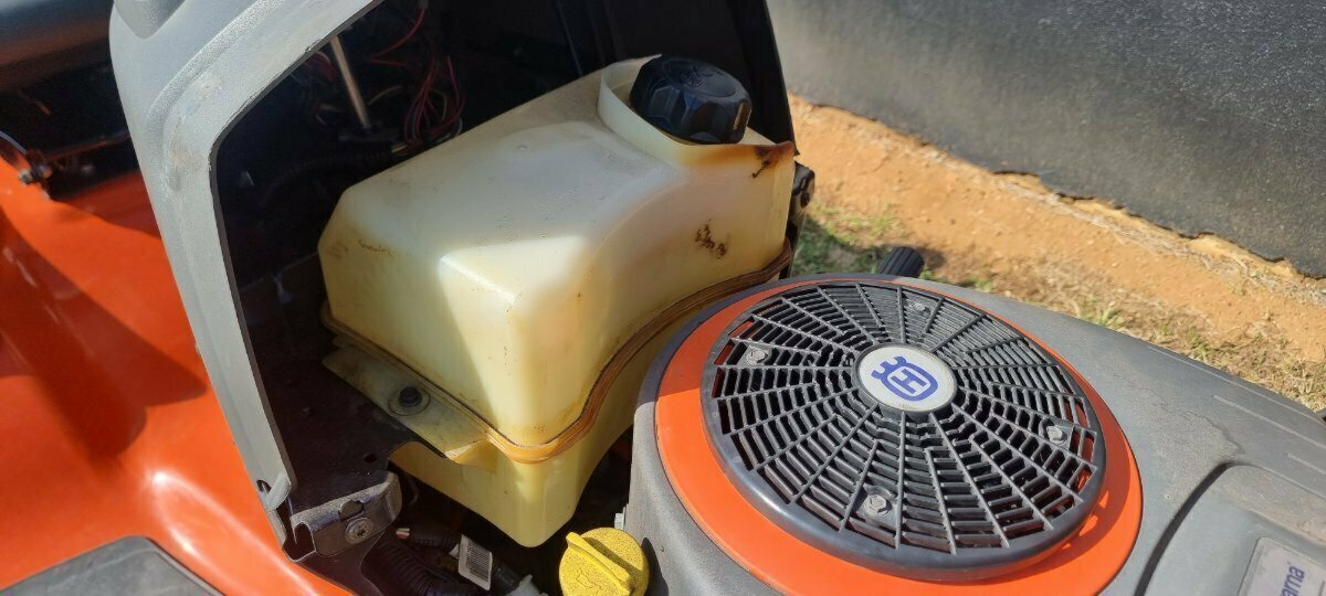 2015 HUSQVARNA TC238 RIDE ON MOWER