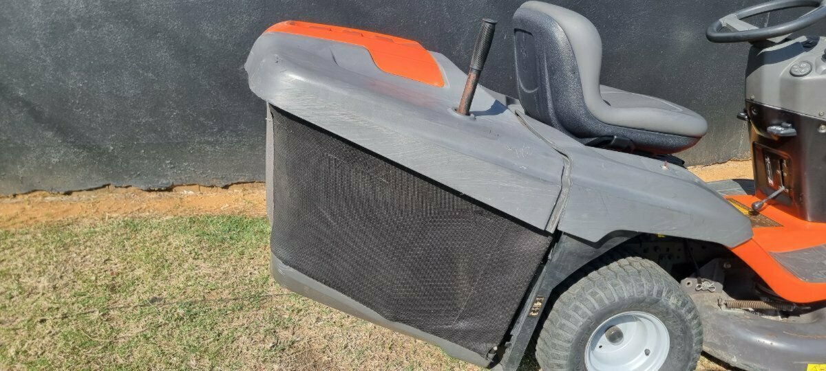 2015 HUSQVARNA TC238 RIDE ON MOWER
