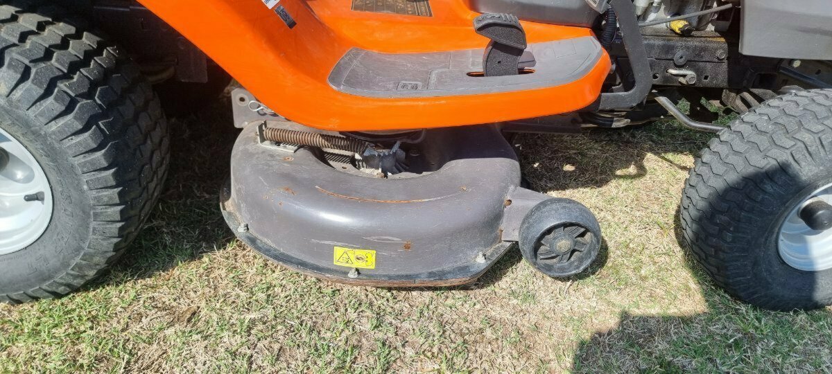 2015 HUSQVARNA TC238 RIDE ON MOWER