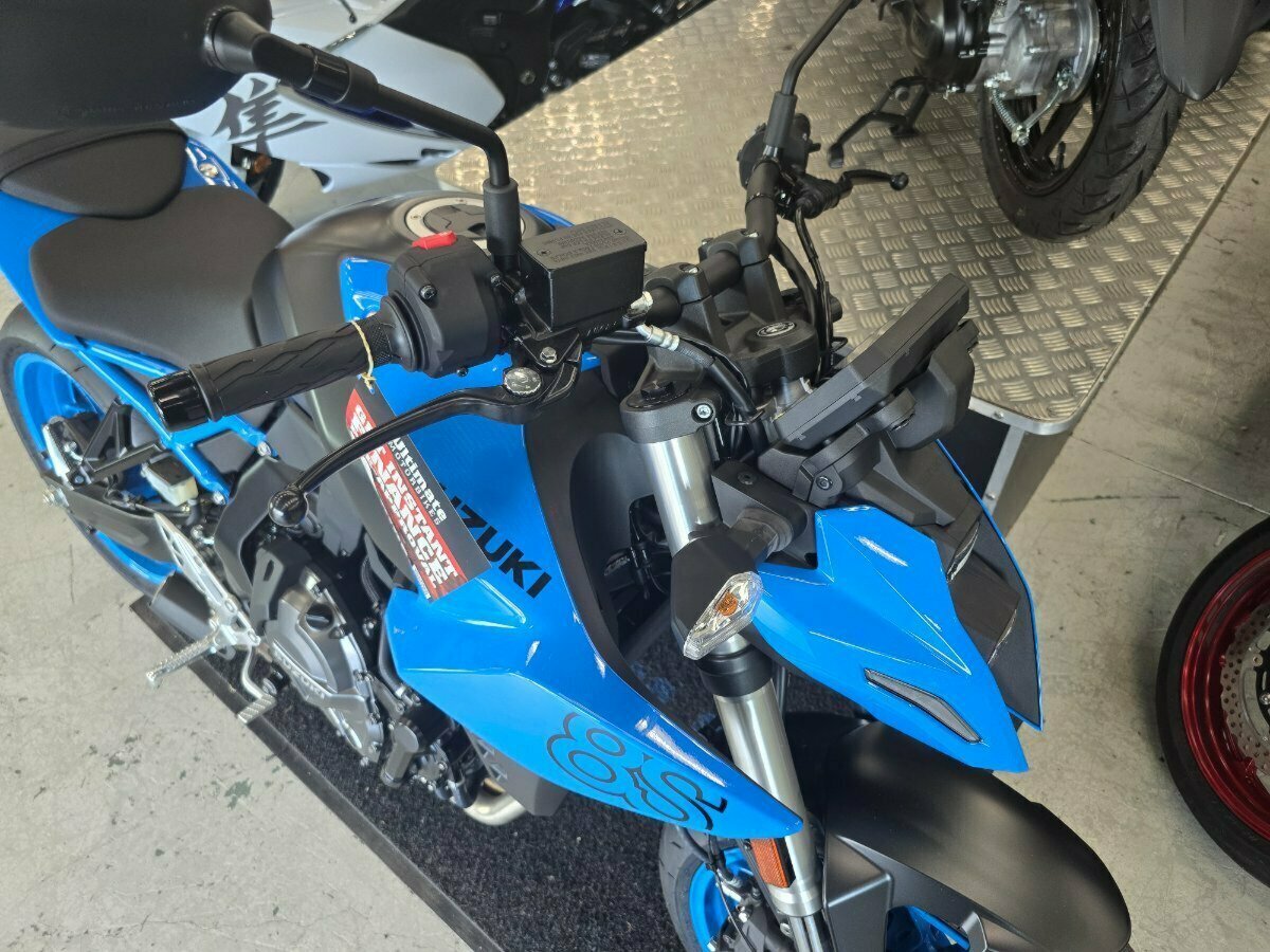 2023 SUZUKI GSX-8S ROAD