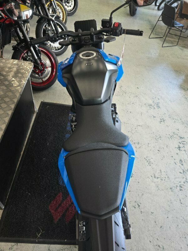 2023 SUZUKI GSX-8S ROAD