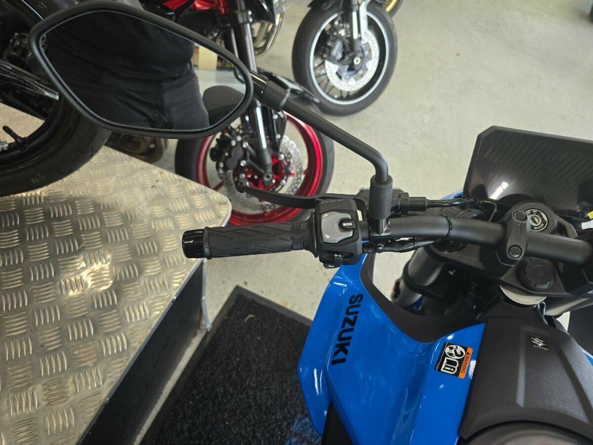 2023 SUZUKI GSX-8S ROAD