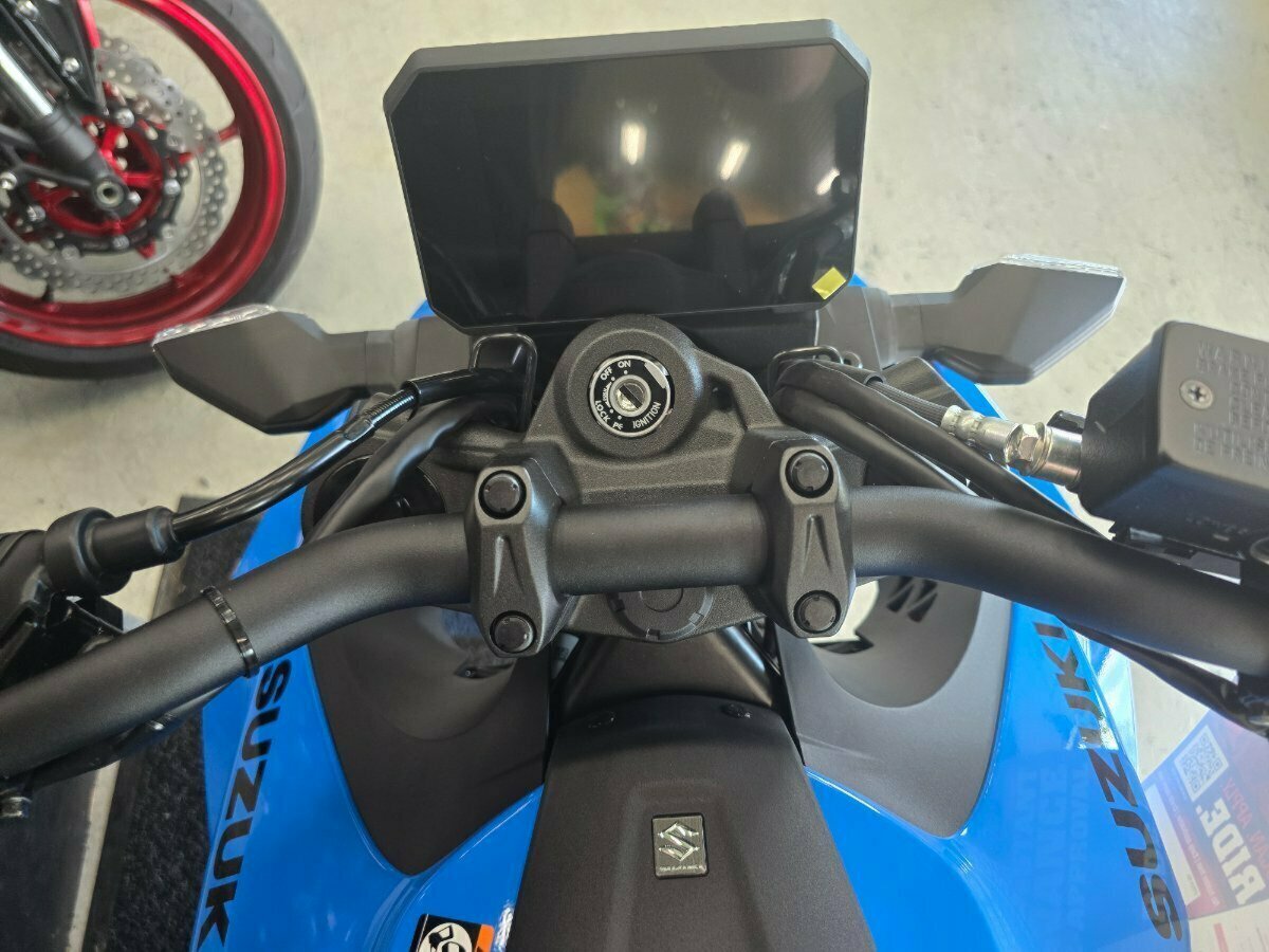 2023 SUZUKI GSX-8S ROAD