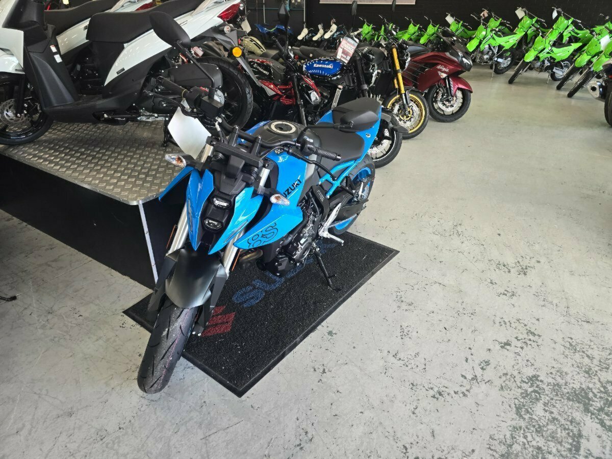 2023 SUZUKI GSX-8S ROAD