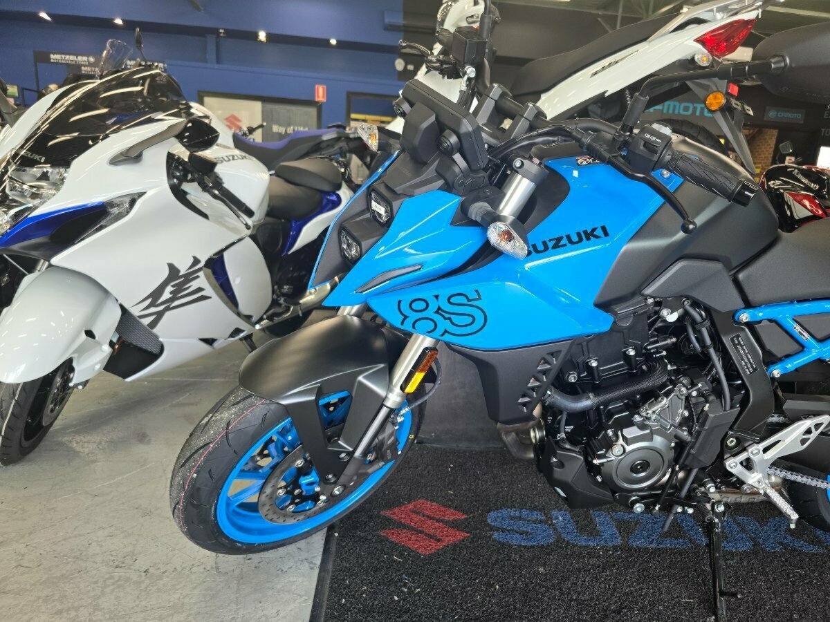 2023 SUZUKI GSX-8S ROAD
