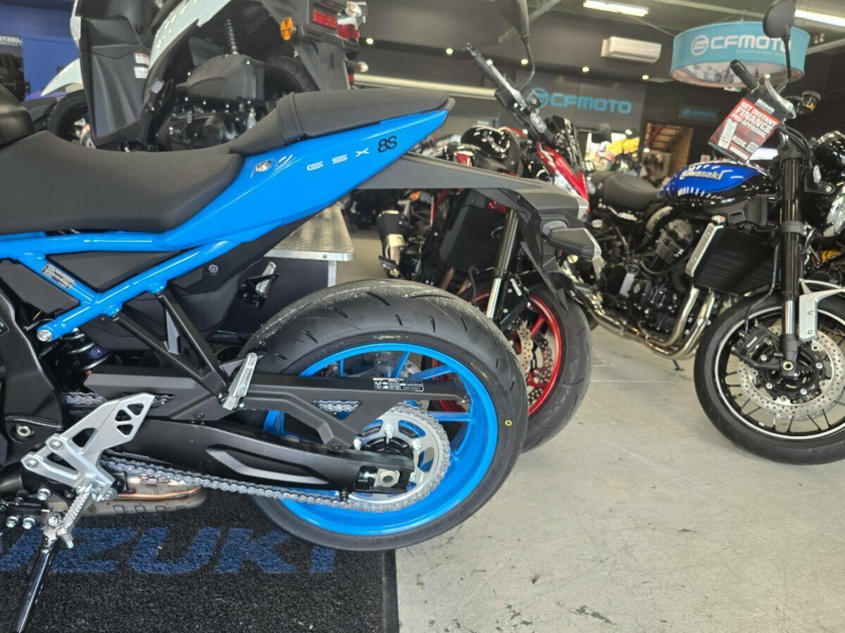 2023 SUZUKI GSX-8S ROAD