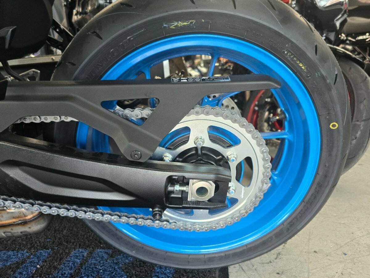 2023 SUZUKI GSX-8S ROAD