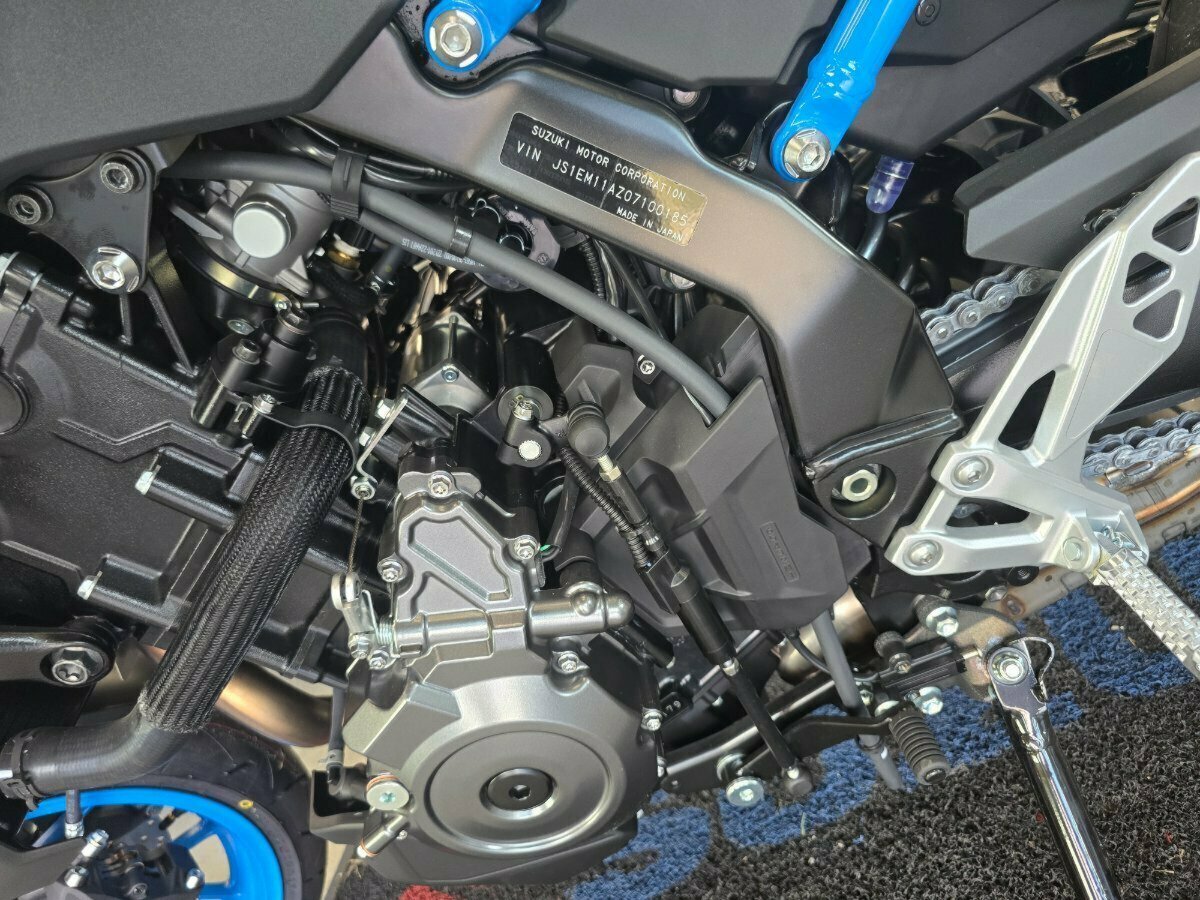 2023 SUZUKI GSX-8S ROAD