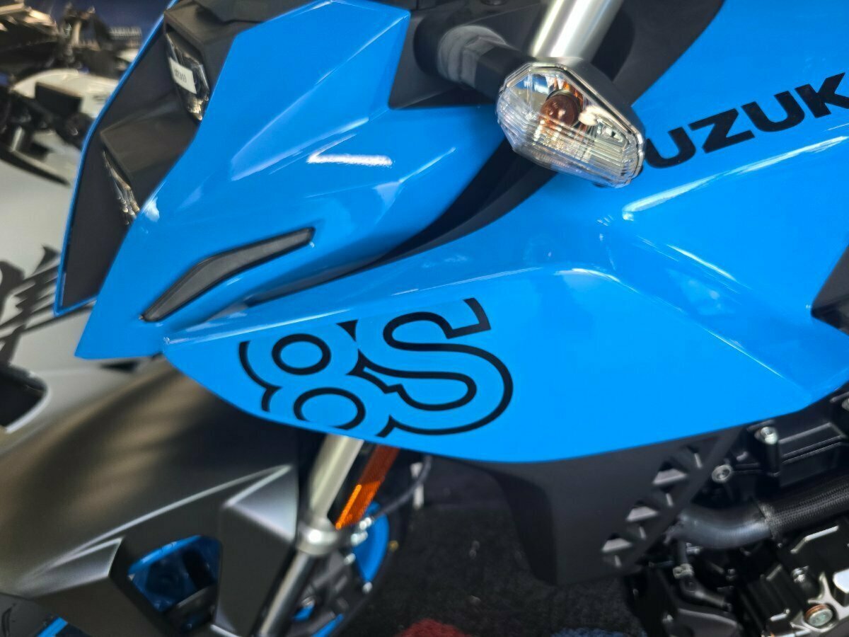 2023 SUZUKI GSX-8S ROAD