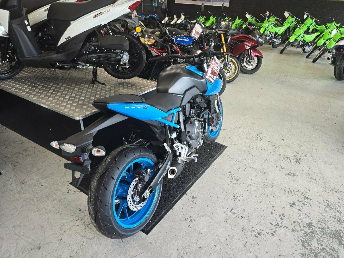 2023 SUZUKI GSX-8S ROAD