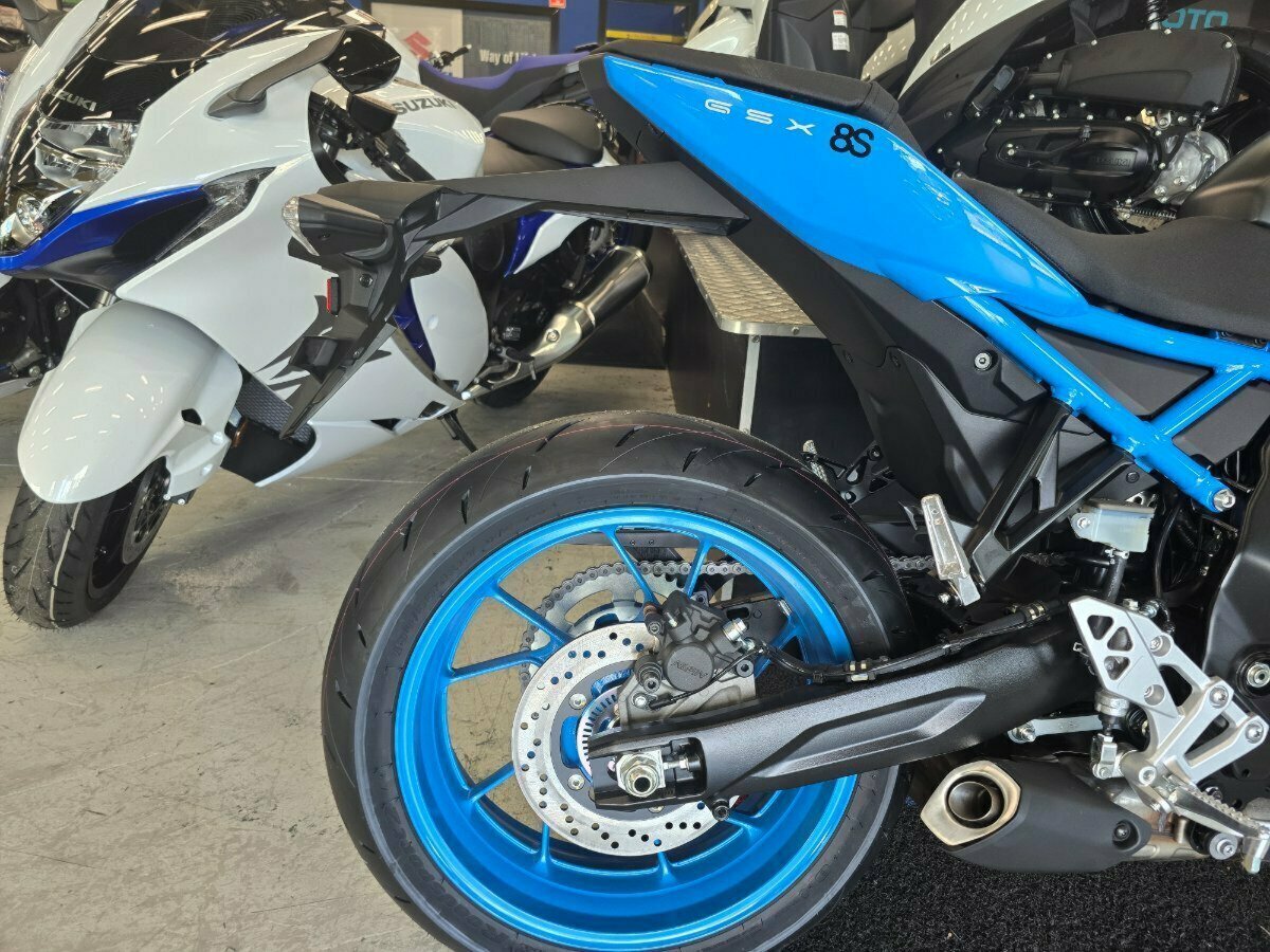 2023 SUZUKI GSX-8S ROAD