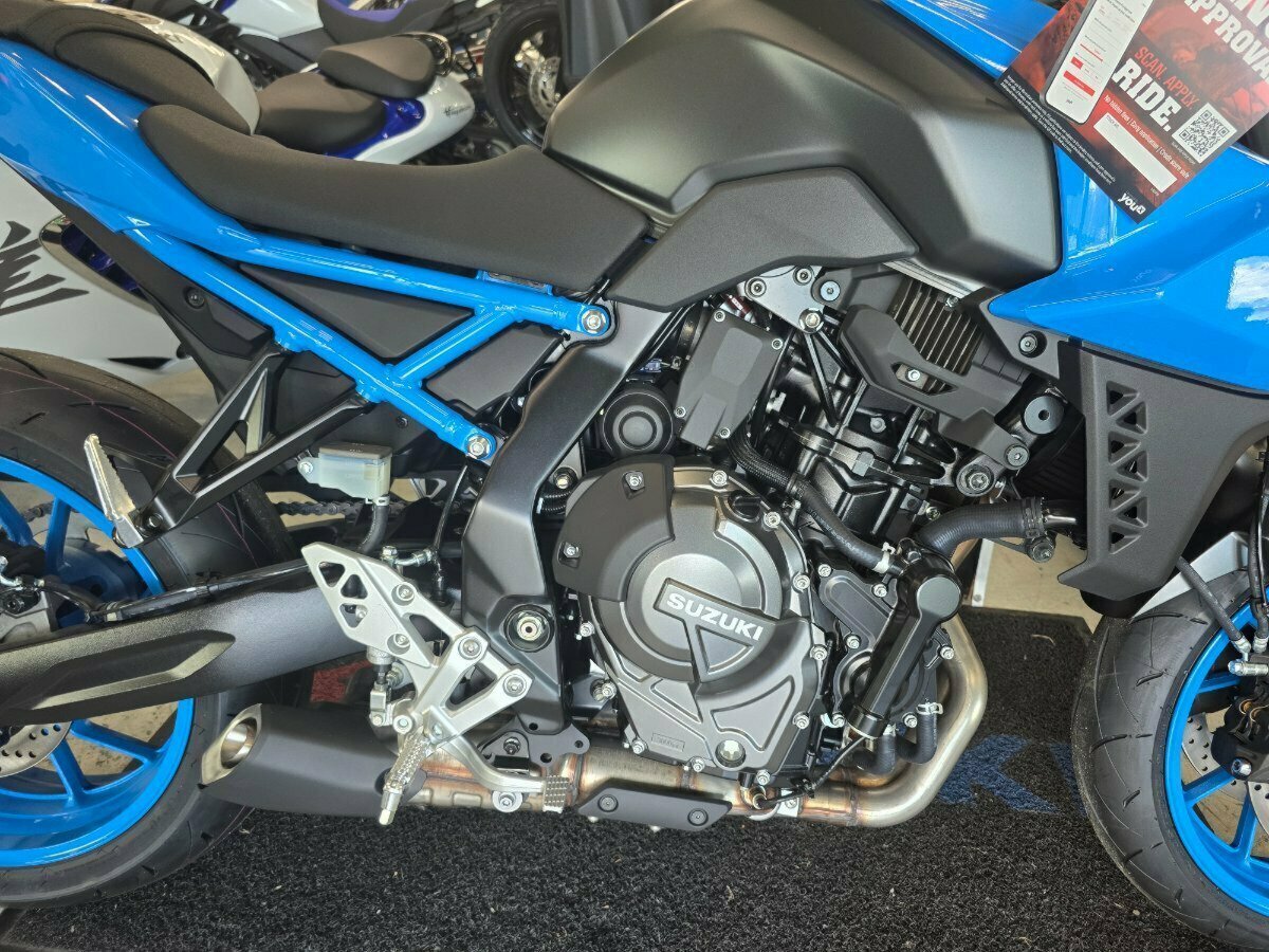 2023 SUZUKI GSX-8S ROAD