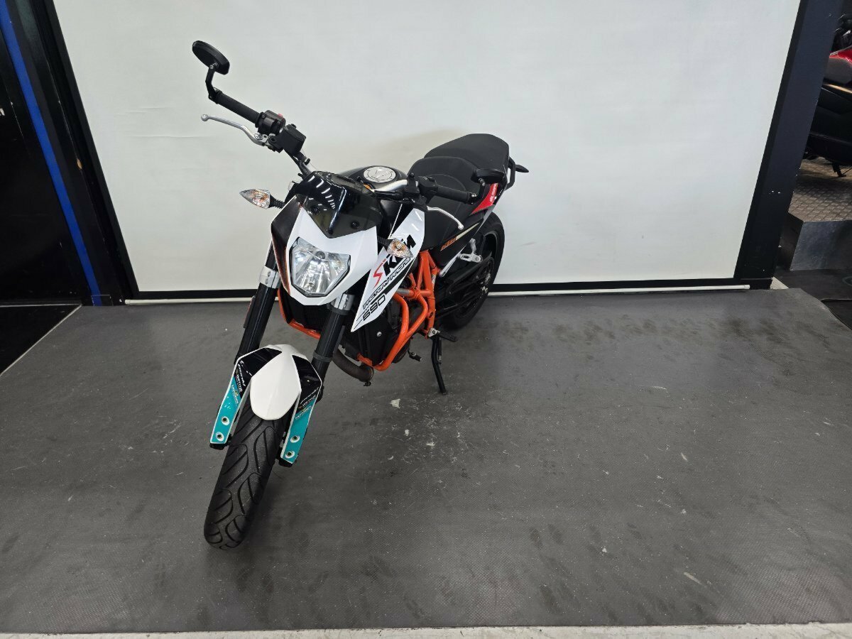 2013 KTM 690 DUKE ROAD