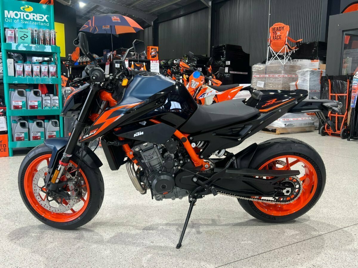 2023 KTM 890 DUKE R ROAD