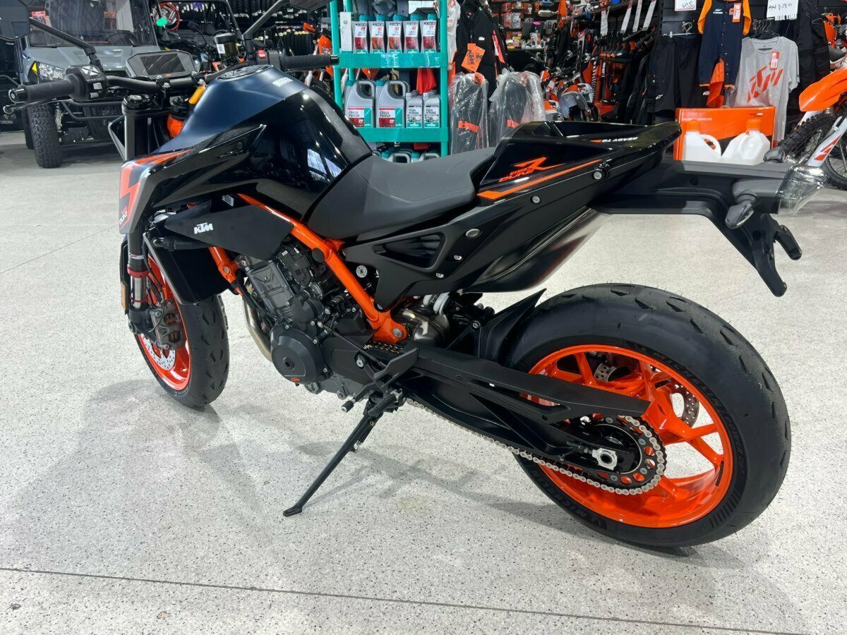 2023 KTM 890 DUKE R ROAD