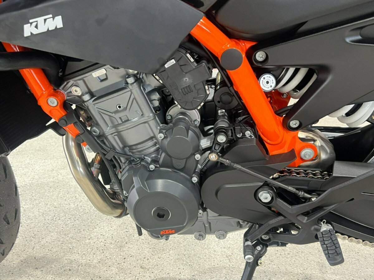 2023 KTM 890 DUKE R ROAD