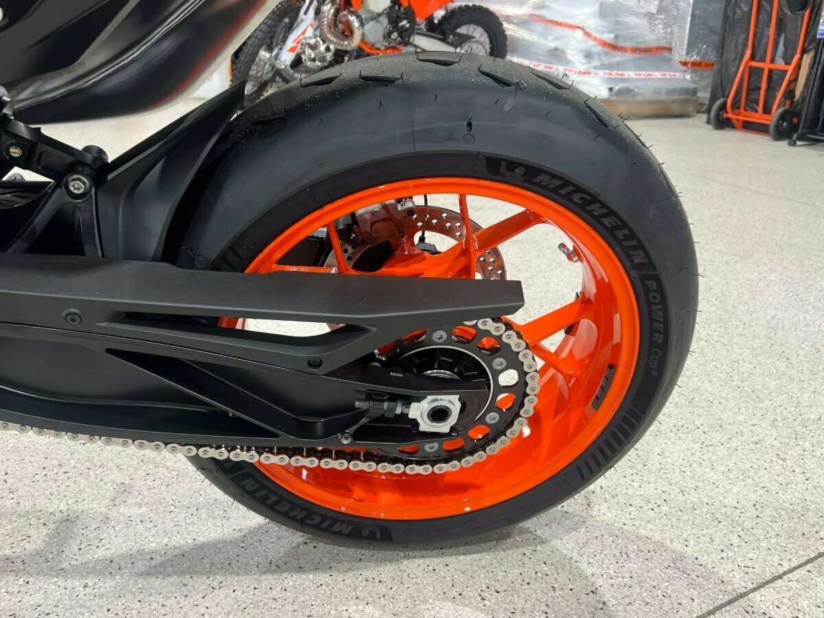 2023 KTM 890 DUKE R ROAD