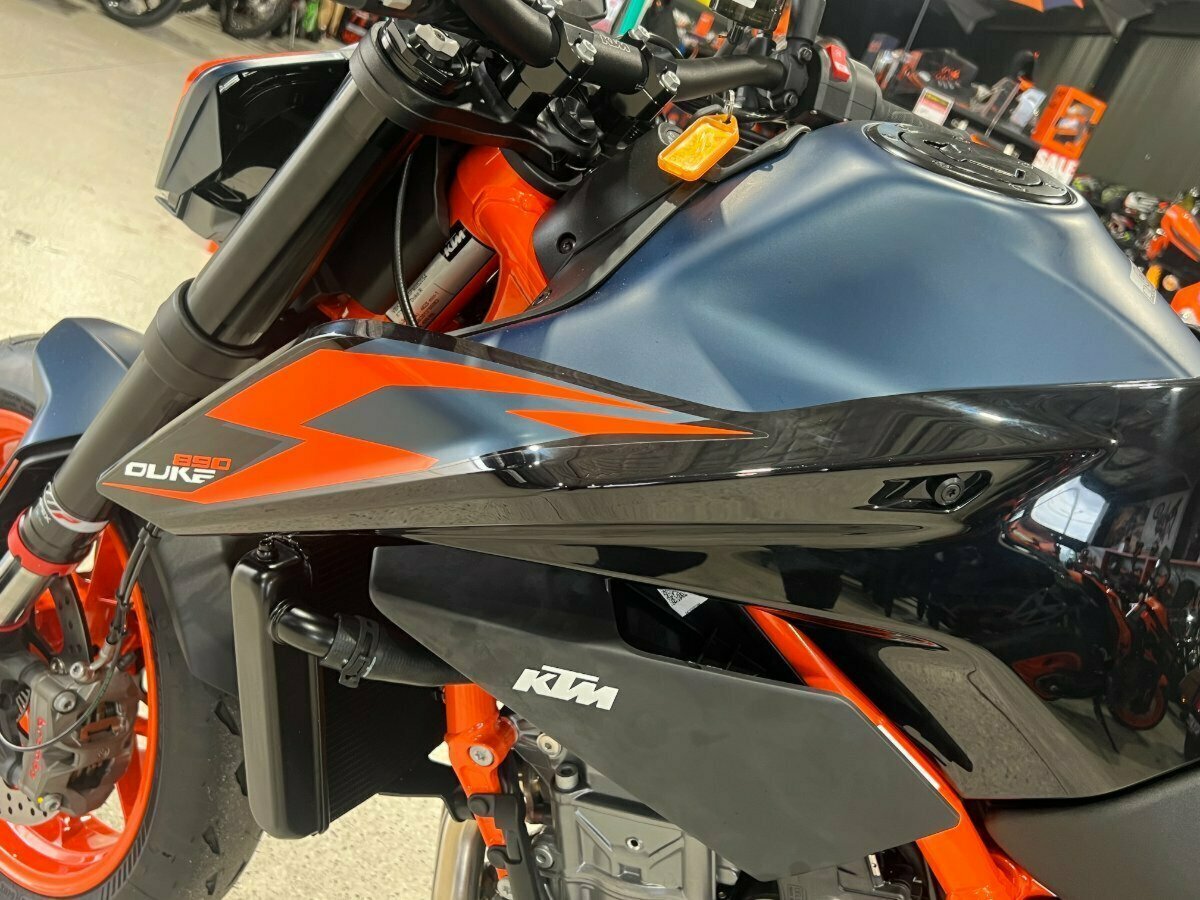 2023 KTM 890 DUKE R ROAD