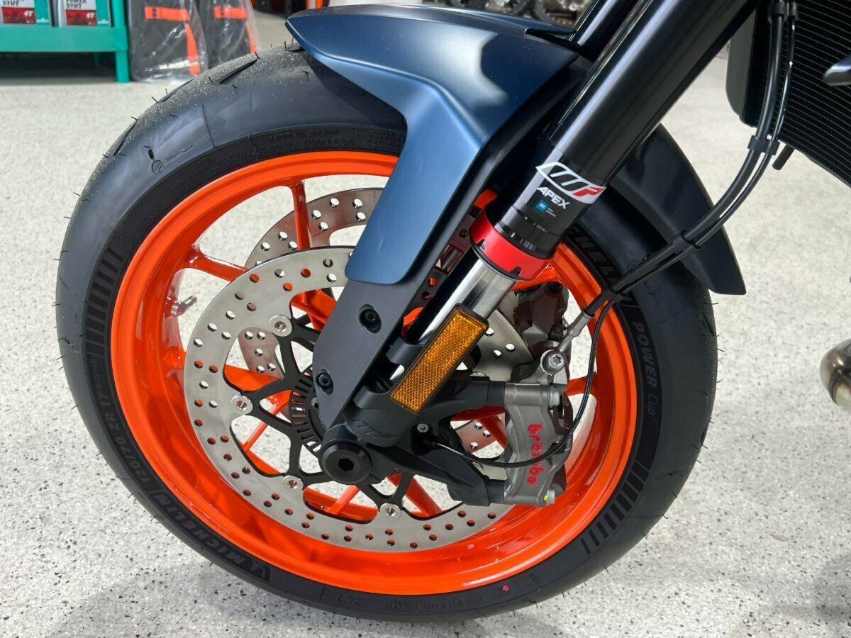 2023 KTM 890 DUKE R ROAD