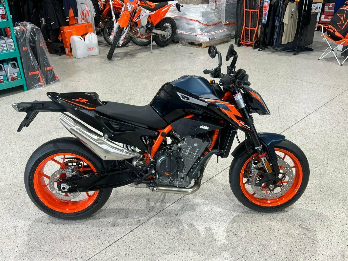 2023 KTM 890 DUKE R ROAD