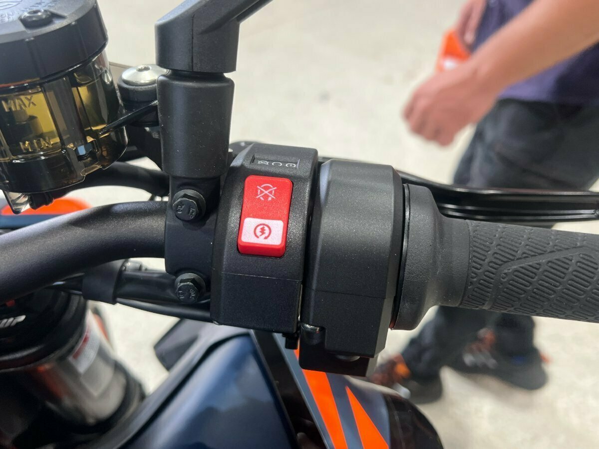 2023 KTM 890 DUKE R ROAD