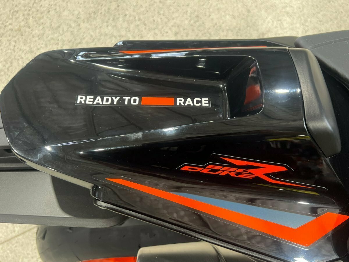 2023 KTM 890 DUKE R ROAD