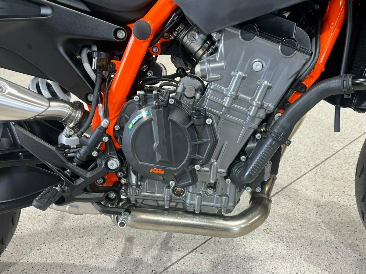 2023 KTM 890 DUKE R ROAD