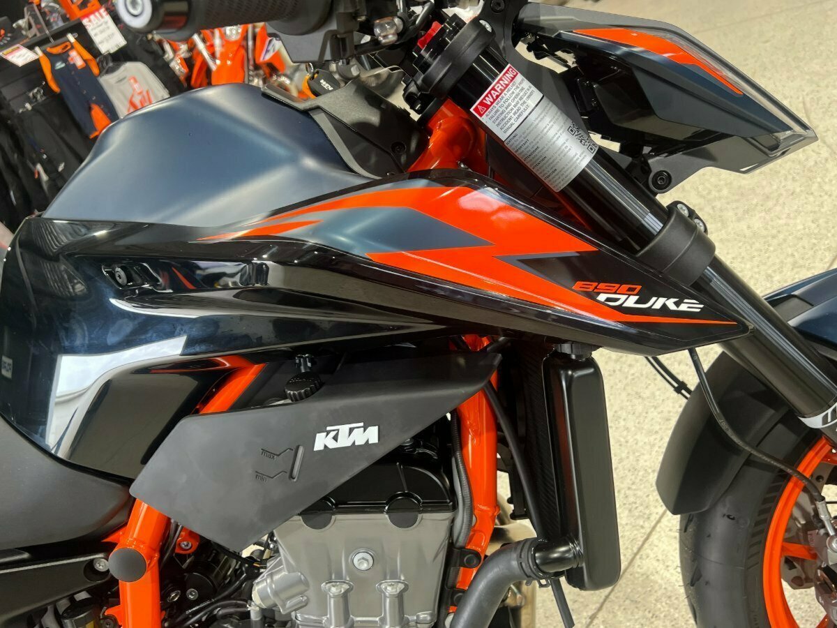 2023 KTM 890 DUKE R ROAD