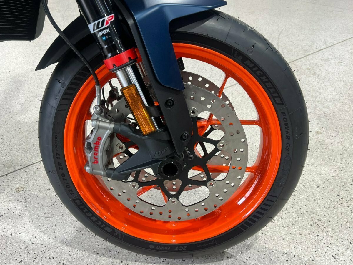 2023 KTM 890 DUKE R ROAD