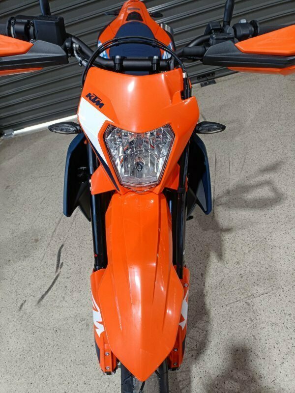 2024 KTM 690 SMC R SUPERMOTARD
