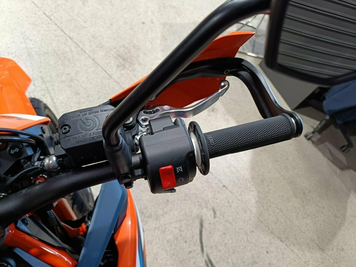 2024 KTM 690 SMC R SUPERMOTARD