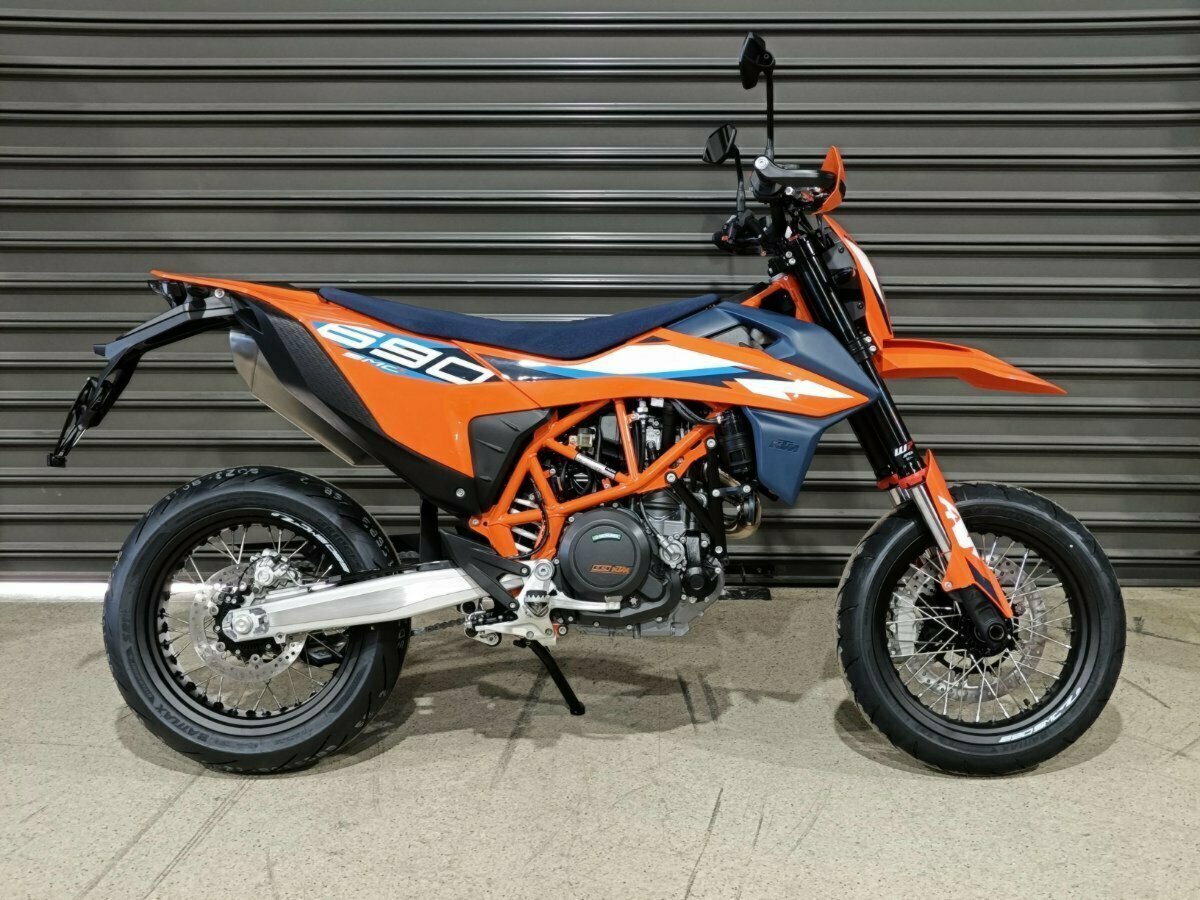 2024 KTM 690 SMC R SUPERMOTARD