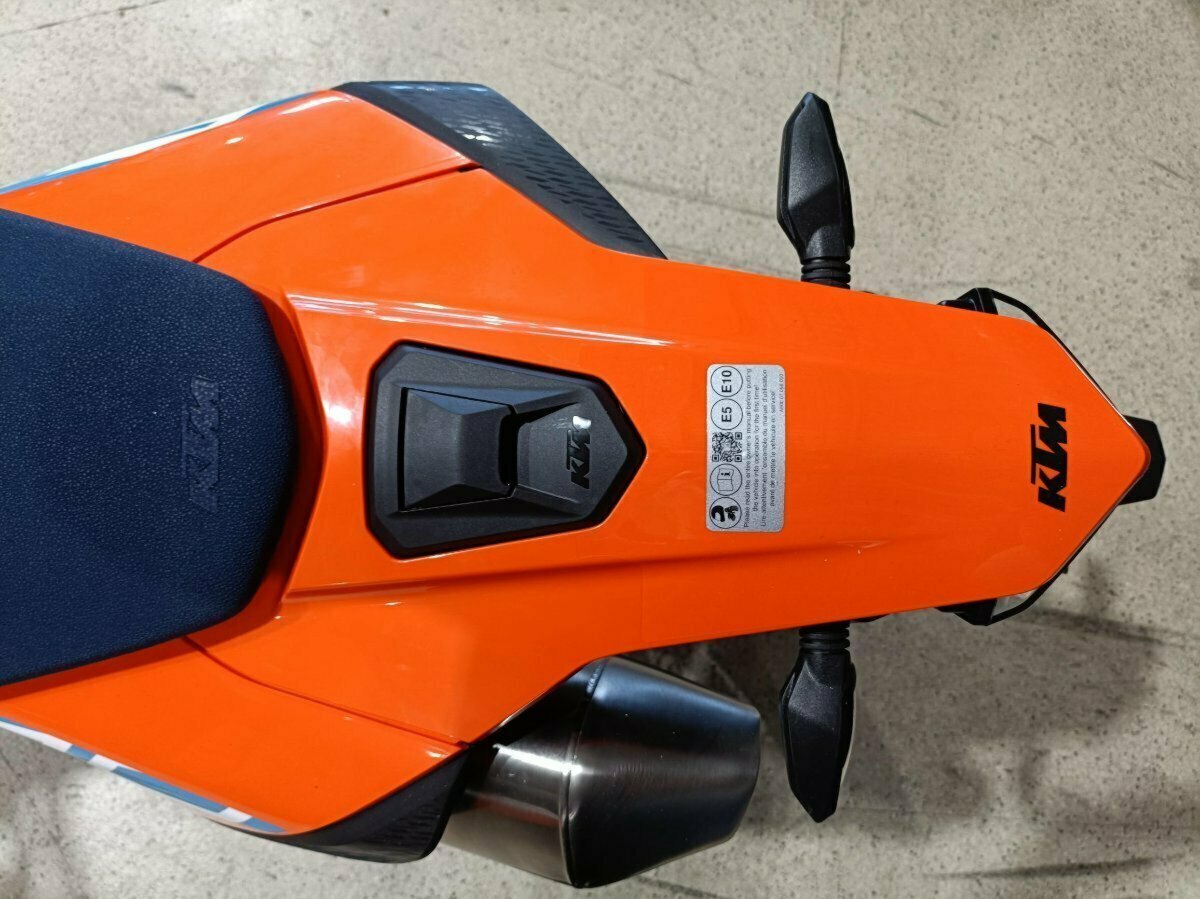 2024 KTM 690 SMC R SUPERMOTARD