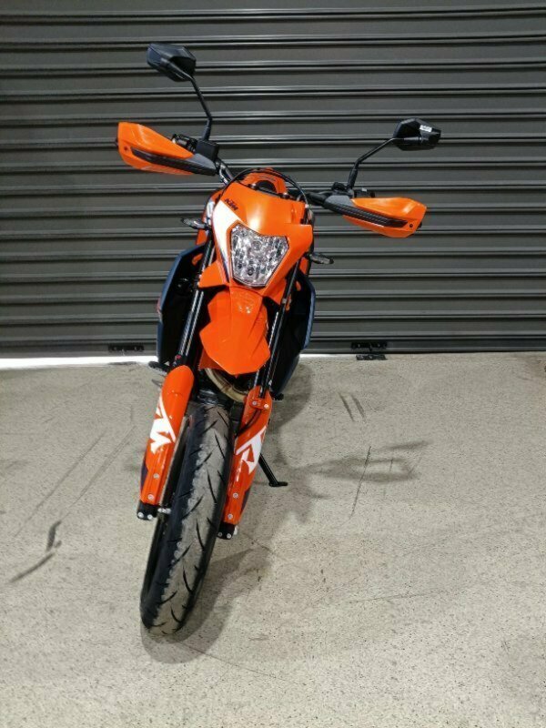 2024 KTM 690 SMC R SUPERMOTARD