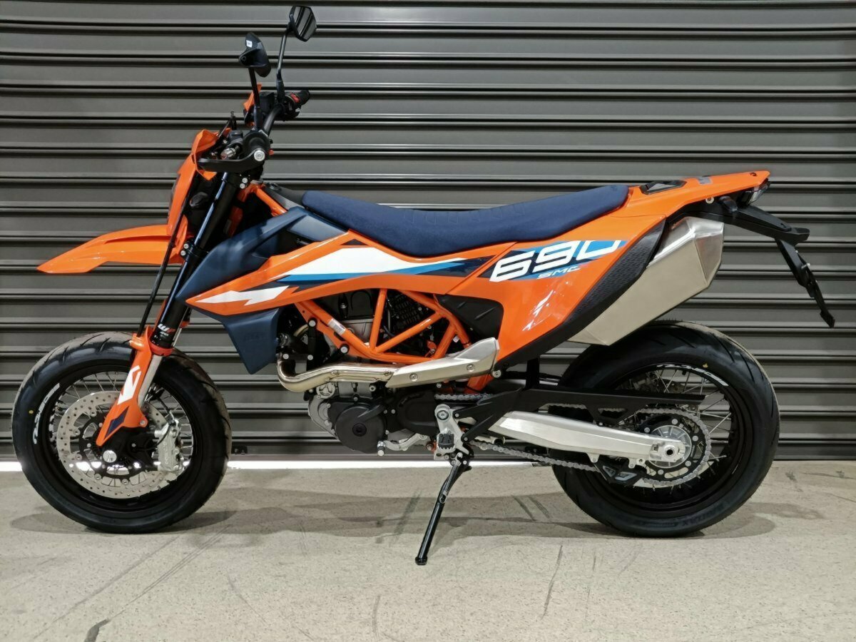 2024 KTM 690 SMC R SUPERMOTARD