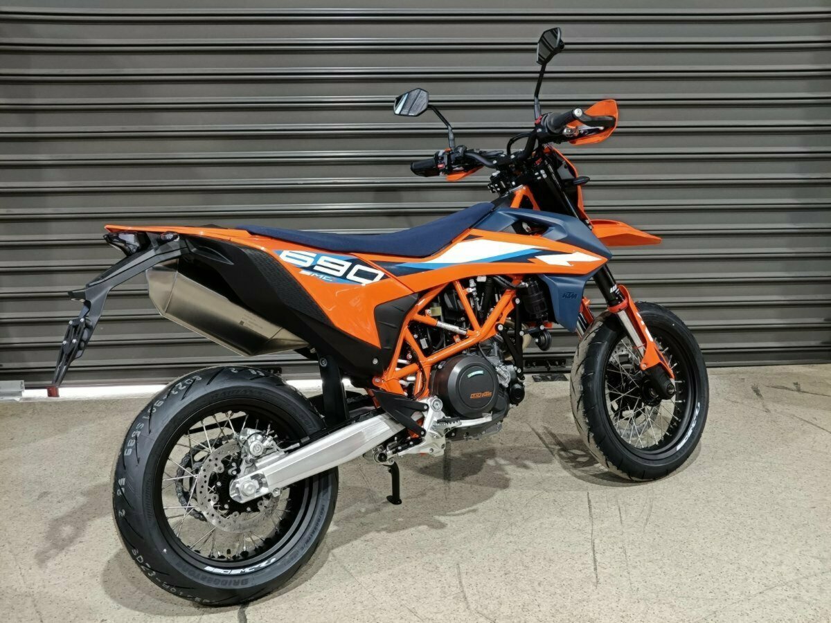 2024 KTM 690 SMC R SUPERMOTARD