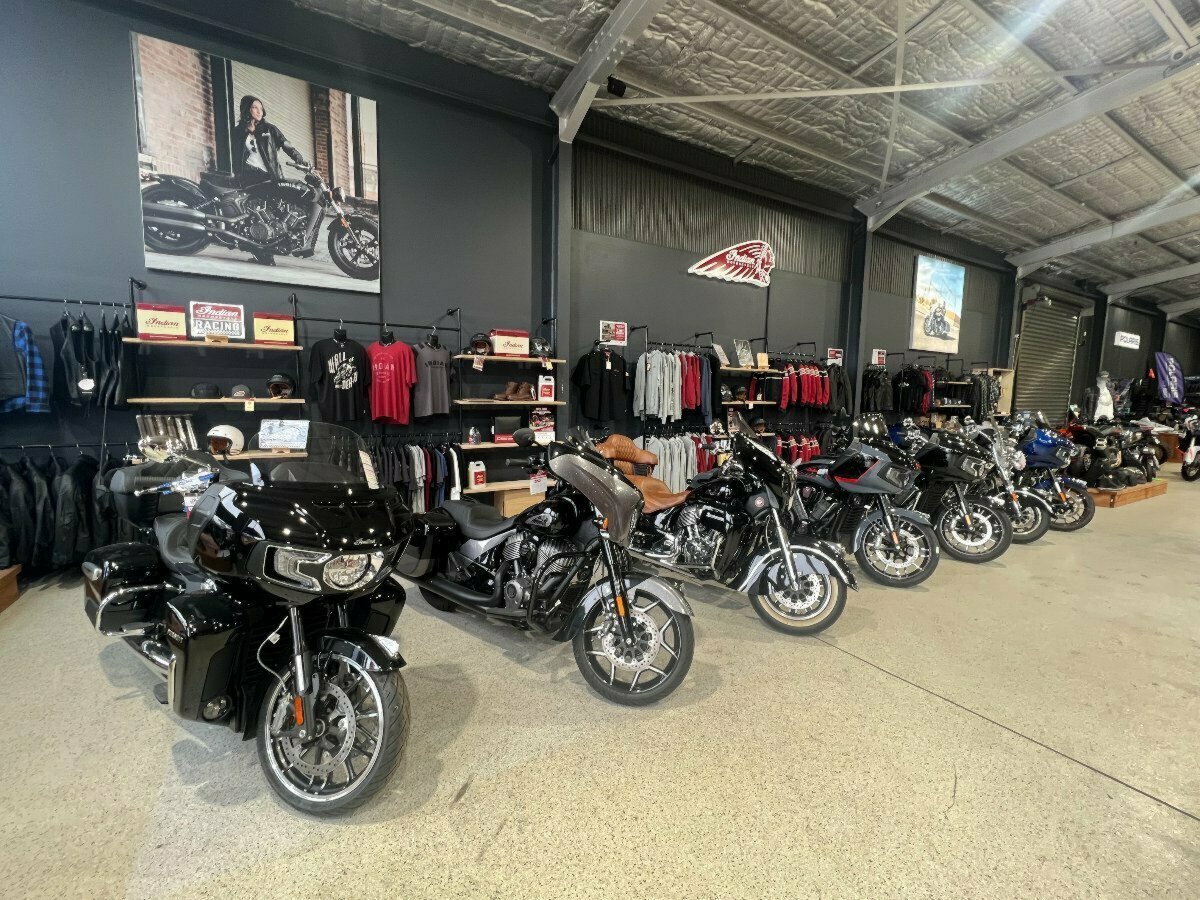 2021 INDIAN SCOUT BOBBER THUNDER BLK SMOKE CRUISER