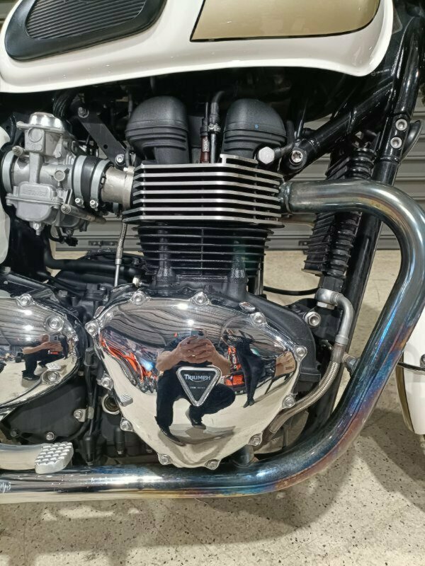 2015 TRIUMPH BONNEVILLE T100 ROAD