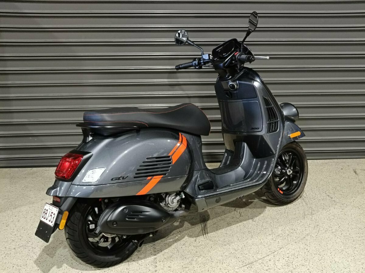 2023 VESPA GTS/GTV 300 SEI GIORNI SCOOTER