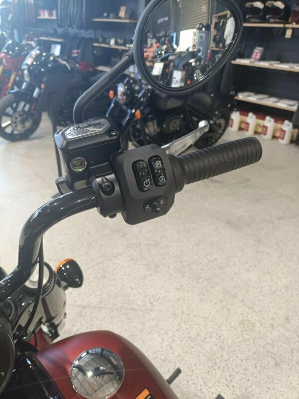 2024 INDIAN CHIEF BOBBER DARK HORSE TOURER